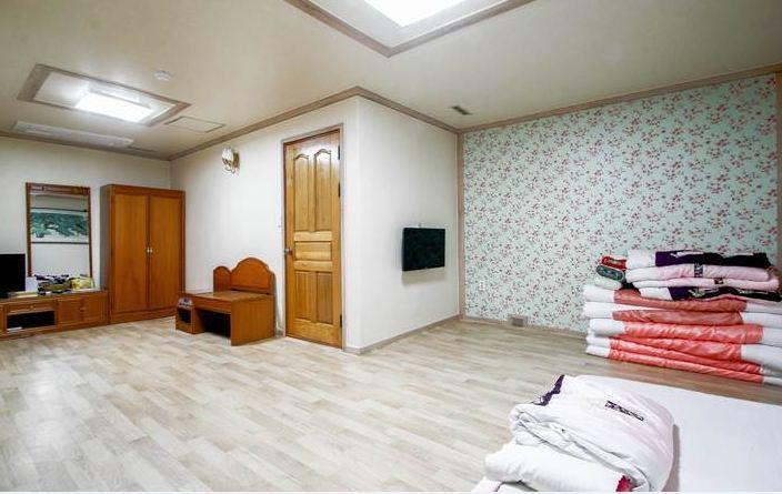 Geoje Tourist Hotel Εξωτερικό φωτογραφία