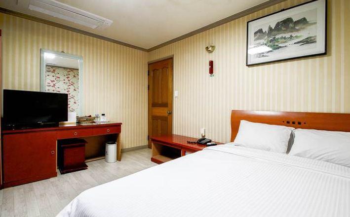 Geoje Tourist Hotel Εξωτερικό φωτογραφία