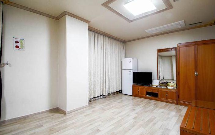 Geoje Tourist Hotel Εξωτερικό φωτογραφία