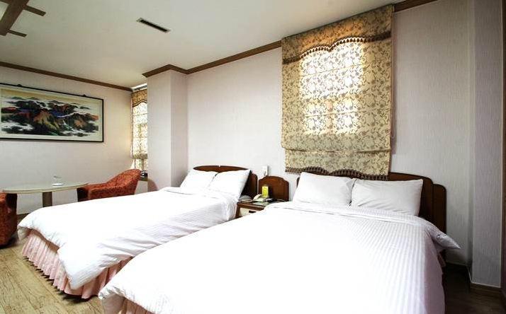 Geoje Tourist Hotel Εξωτερικό φωτογραφία