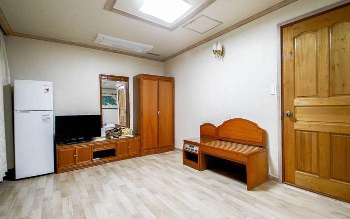 Geoje Tourist Hotel Εξωτερικό φωτογραφία